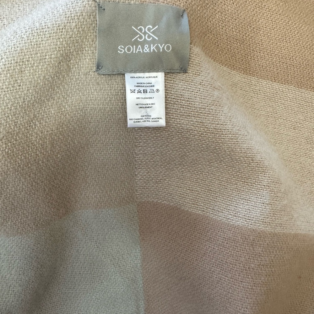 Soia & Kyo pink shawl